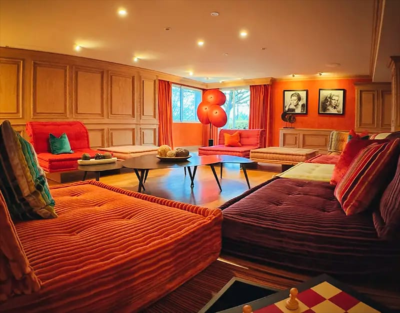 The seminar lounge — view 2