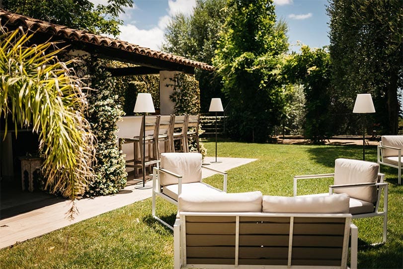 Salon lounge de la maison d’hôtes Terre de Rêve, près de la piscine