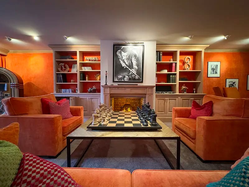 Colourful reception area of Terre de Rêve
